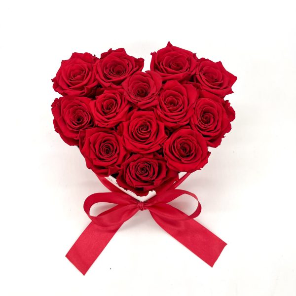 ´biele srdce s 13-15 červenými živými ružami a červenou mašličkou
