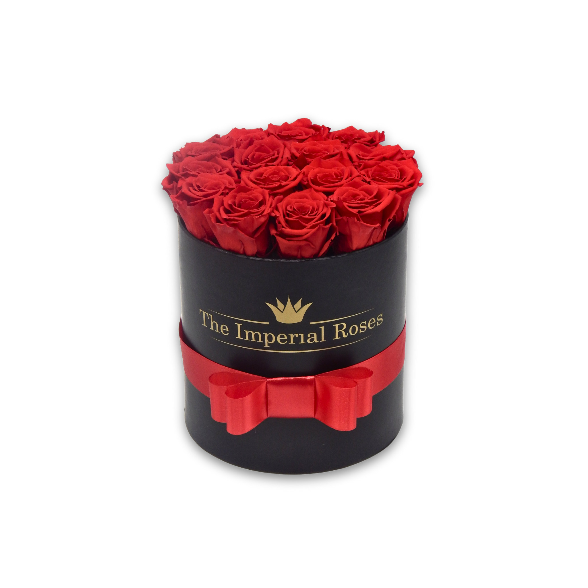 okruhly čierny flowerbox s červenými stabilizovanými ružami luxusnou červenou stuhou a zlatým lesklým logom The Imperial Roses