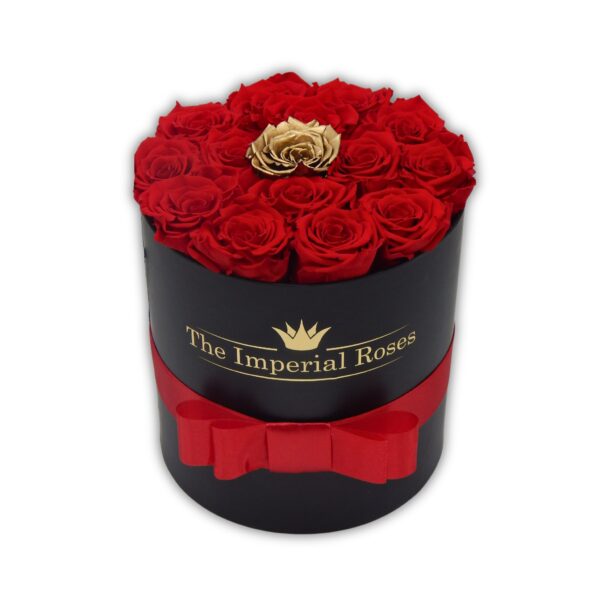 cervene a zlate ruze v ciernom boxe so stuhou the imperial roses